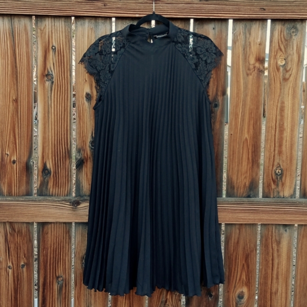 New Banana Republic Black Pleated Short Lace Sleeve Dress Womens Large